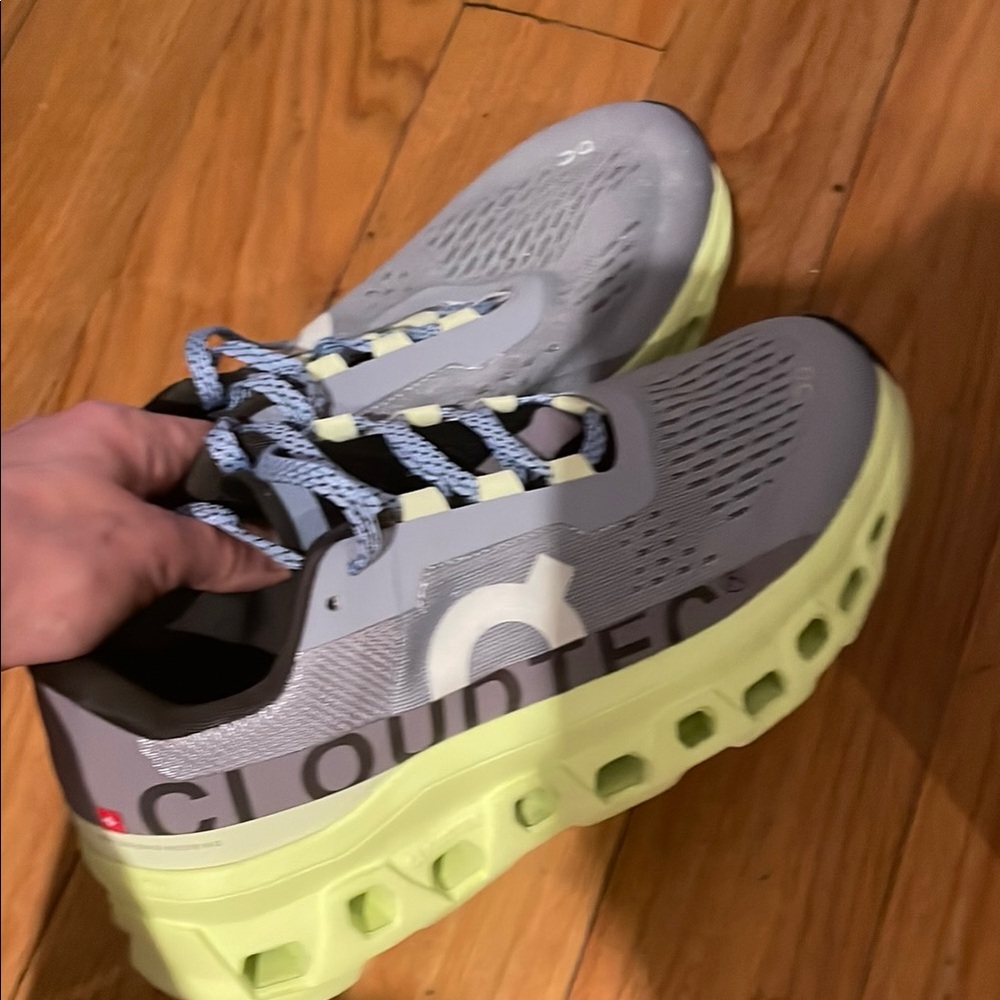 Women on cloud  Shoes - Gray and Yellow
